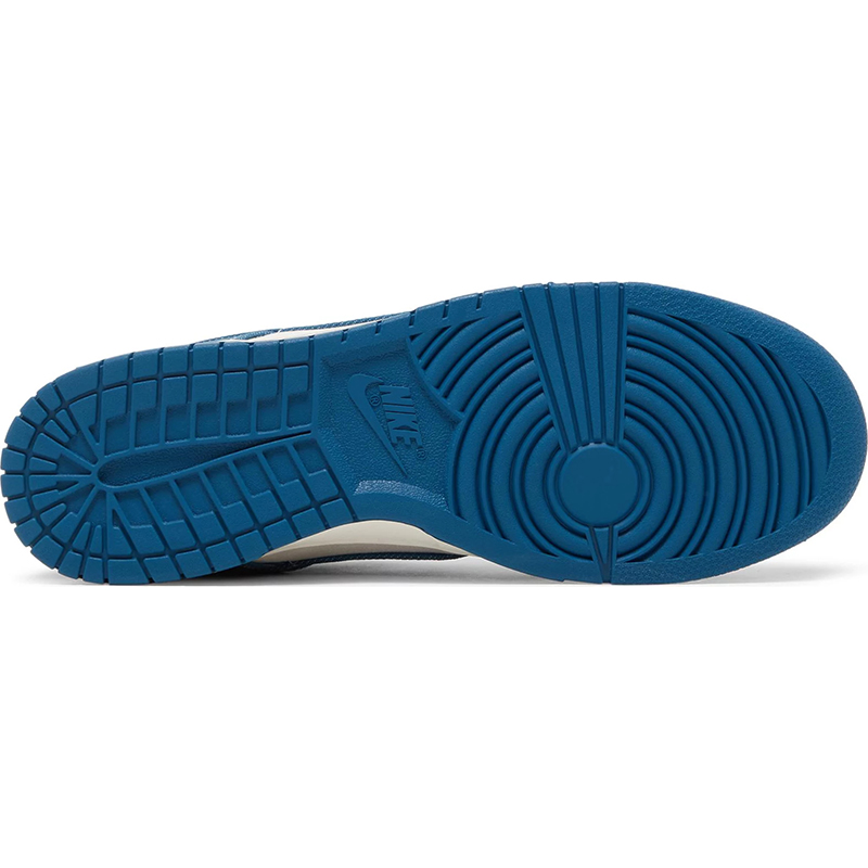 Dunk Low SE 