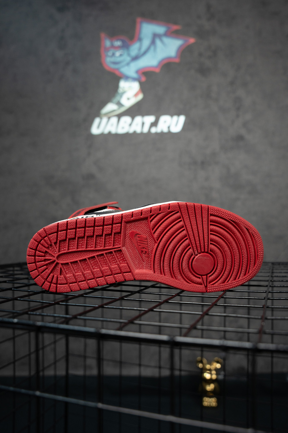 OFF-WHITE X AIR JORDAN 1 RETRO HIGH OG