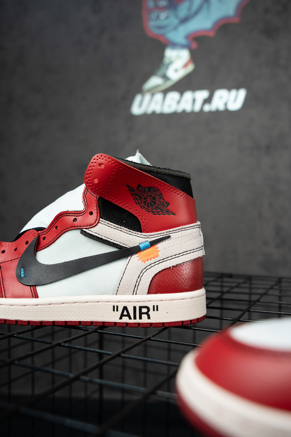 OFF-WHITE X AIR JORDAN 1 RETRO HIGH OG